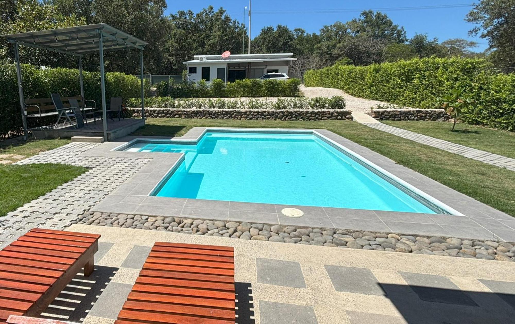 ליברייה Amazilia Guesthouse מראה חיצוני תמונה