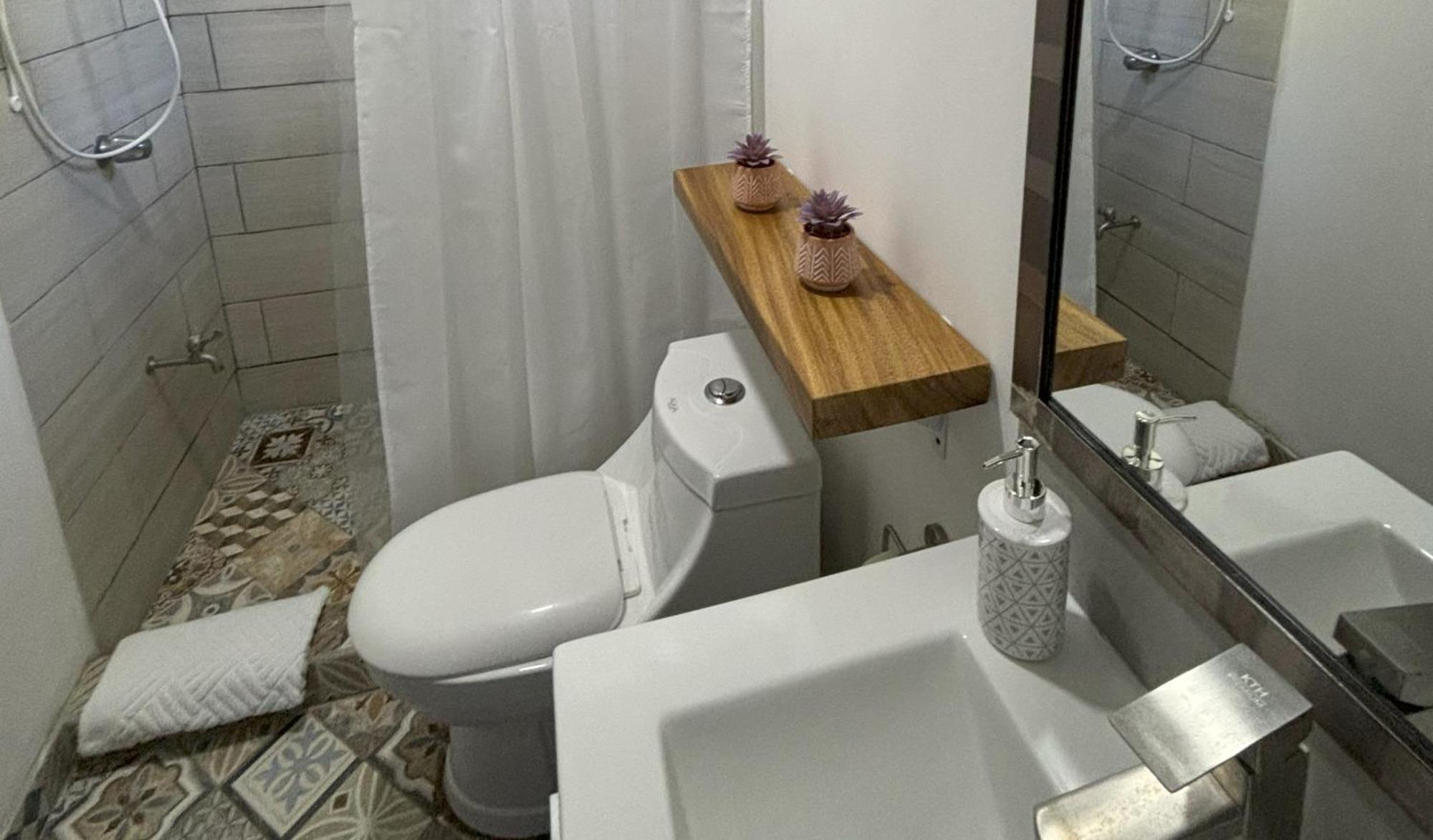 ליברייה Amazilia Guesthouse חדר תמונה